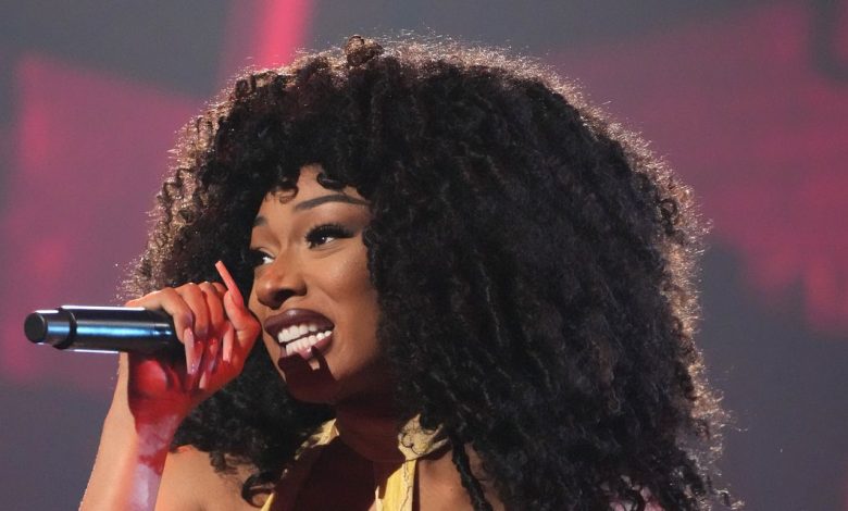 3-must-try-takeaways-from-megan-thee-stallion’s-abs-workout,-according-to-a-trainer